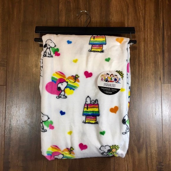 Snoopy Peanuts Love Throw Blanket - Picture 1 of 4